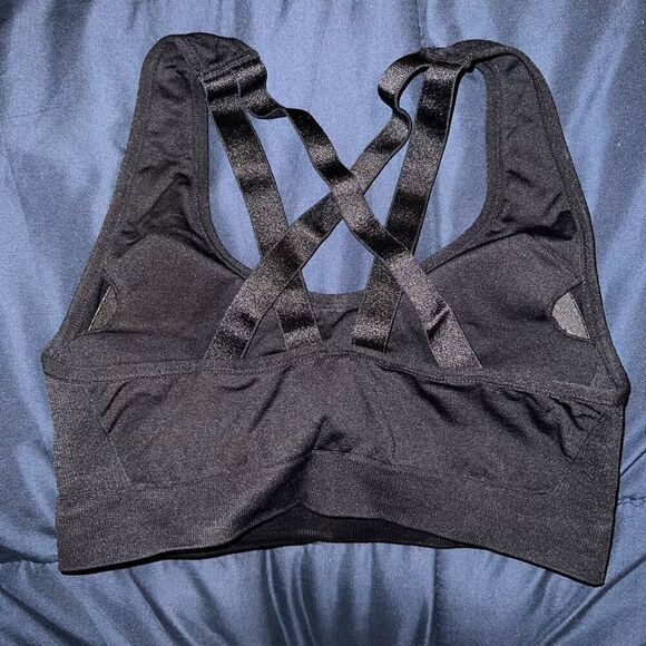 Women's PUMA Strappy Sports Bra Removable Cups Low Support Seamless size L - Picture 2 of 3